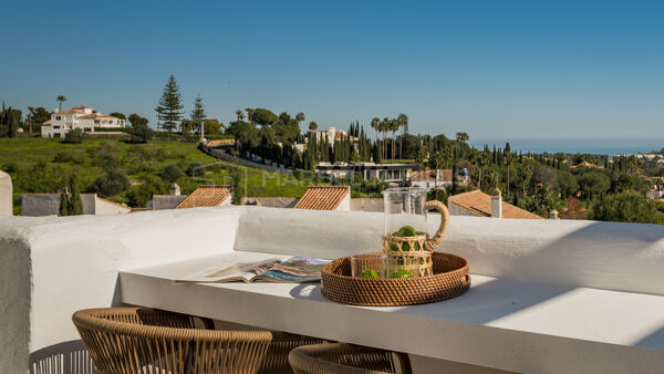 Ático dúplex de lujo en venta en Nueva Andalucía – Vistas panorámicas al mar en La Quinta Village