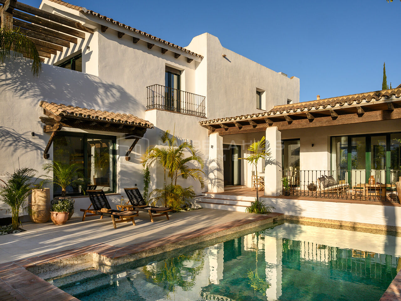 Villa méditerranéenne rénovée avec piscine privée à vendre à New Golden Mile