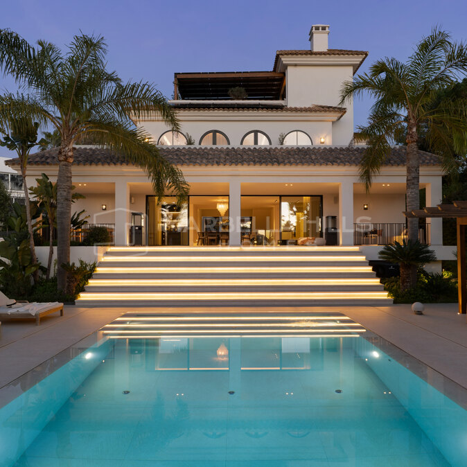 Luxury 6 bedroom Villa for Sale in Nueva Andalucía — Frontline Golf Living Near Los Naranjos Golf Club