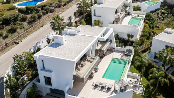 Luxury Contemporary Villa for Sale in El Paraíso Estepona | 6 Bedroom Modern Home with Spa and Panoramic Views