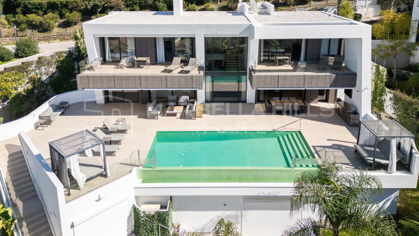 Luxury Contemporary Villa for Sale in El Paraíso Estepona | 6 Bedroom Modern Home with Spa and Panoramic Views