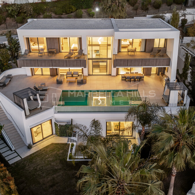 Villa contemporaine de luxe à vendre à El Paraíso, Estepona | Maison moderne de 6 chambres avec spa et vues panoramiques
