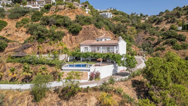 Villa de luxe à vendre à Monte Mayor Benahavís – Vue panoramique mer, 5 chambres et piscine à débordement