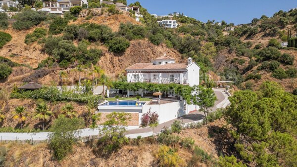 Luxusvilla zu verkaufen in Monte Mayor Benahavís – Panoramablick auf das Meer, 5 Schlafzimmer und Infinity-Pool