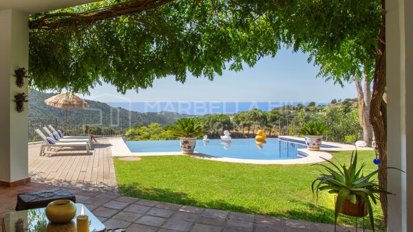 Luxusvilla zu verkaufen in Monte Mayor Benahavís – Panoramablick auf das Meer, 5 Schlafzimmer und Infinity-Pool