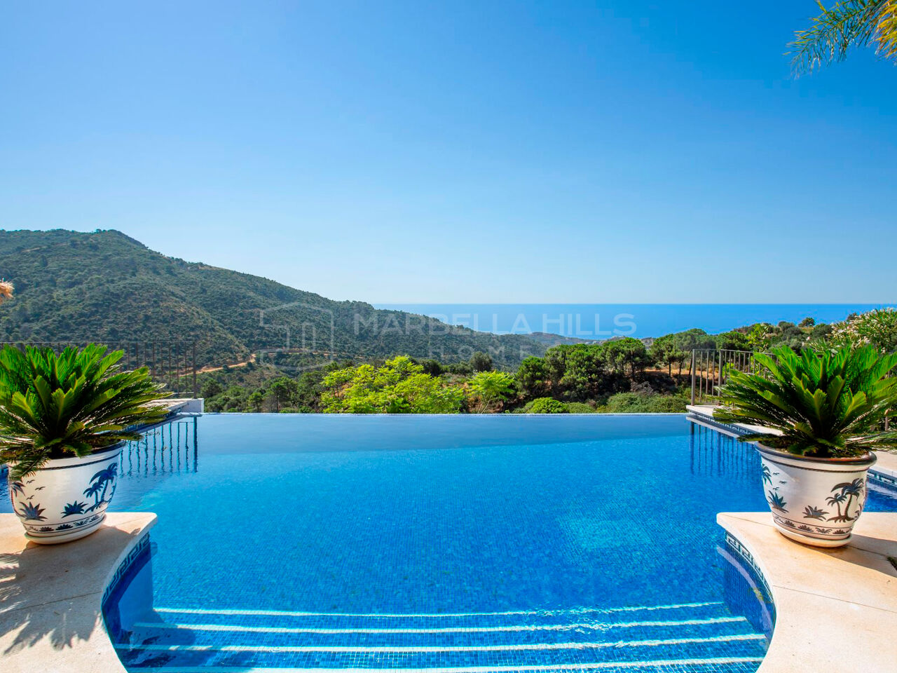 Villa de luxe à vendre à Monte Mayor Benahavís – Vue panoramique mer, 5 chambres et piscine à débordement