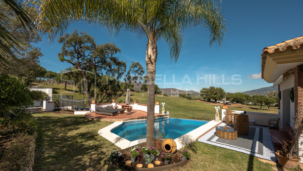 Villa en Première Ligne de Golf à La Cala Golf Resort, Mijas Costa — Vues Panoramiques et Intimité