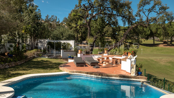 Villa en Première Ligne de Golf à La Cala Golf Resort, Mijas Costa — Vues Panoramiques et Intimité