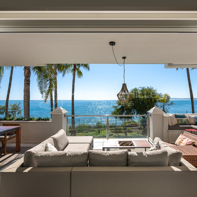 Appartement 2 chambres en front de mer à vendre à Punta Plata, Estepona avec vue sur la mer