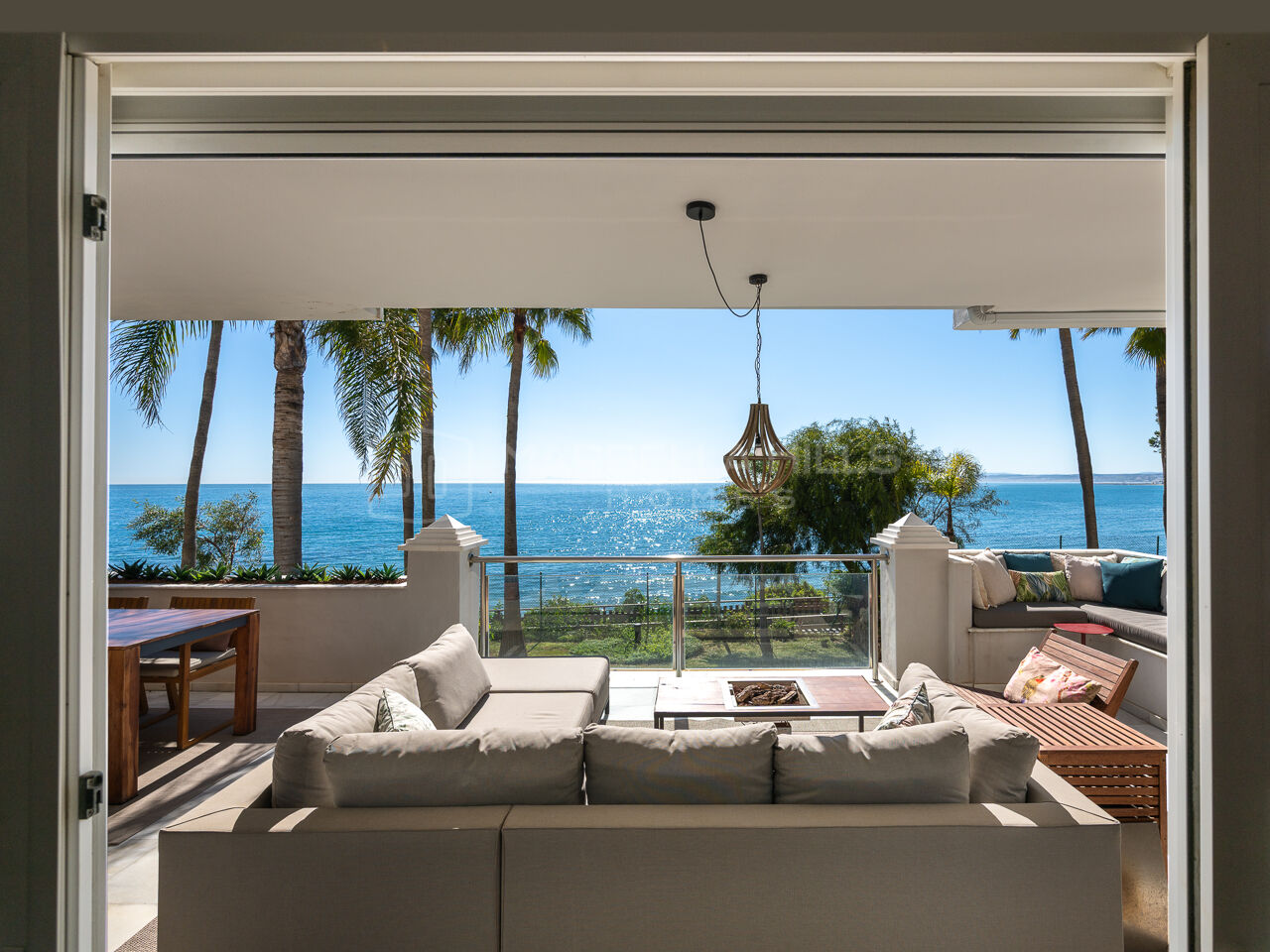 Beachfront Apartment for Sale in Punta Plata, Estepona with sea Views