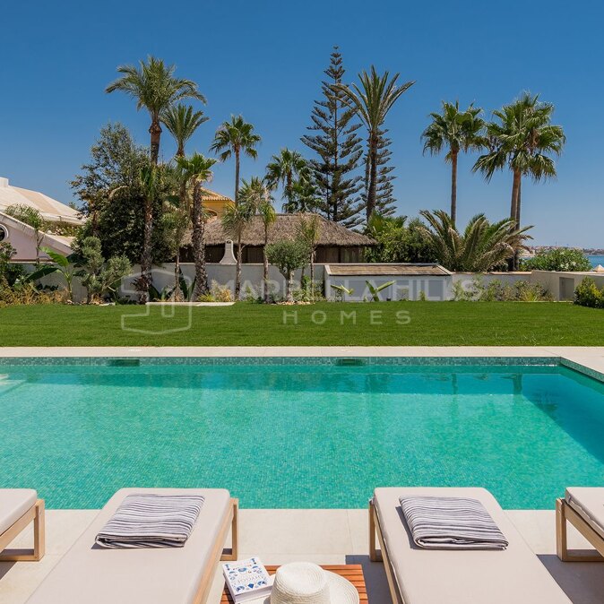 Villa en Front de Mer à La Cala de Mijas | Accès Direct à la Plage