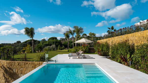 Villa for Sale in Marbella Hill Club – Exclusive Designer Residence near the Golden Mile