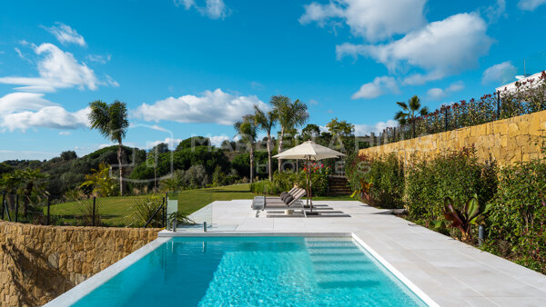 Villa for Sale in Marbella Hill Club – Exclusive Designer Residence near the Golden Mile