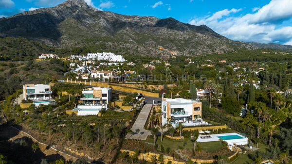 Villa for Sale in Marbella Hill Club – Exclusive Designer Residence near the Golden Mile