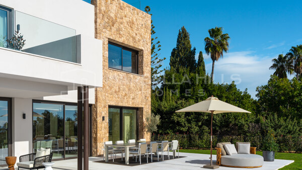 Villa for Sale in Marbella Hill Club – Exclusive Designer Residence near the Golden Mile