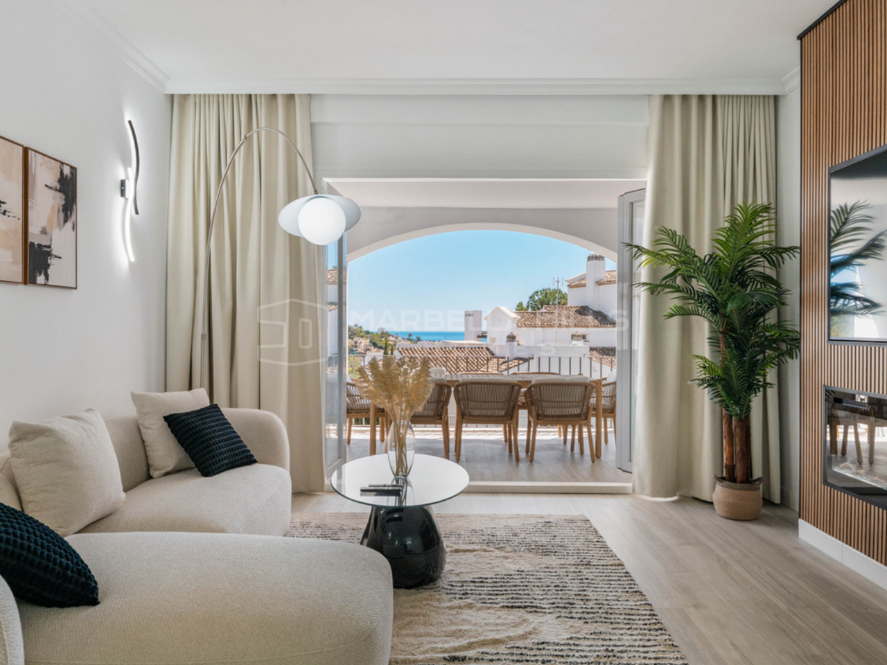 Appartement à Vendre à Altos de La Quinta, Benahavís – Vue Mer et Golf, Lumineux avec 3 Chambres