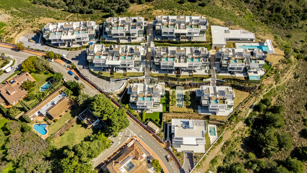 Villa pareada en venta en Rio Real, Marbella Este | Vistas al mar