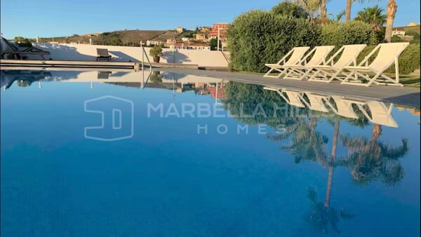 Exklusive Luxusvilla zum Verkauf in Manilva nahe Sotogrande mit Meerblick