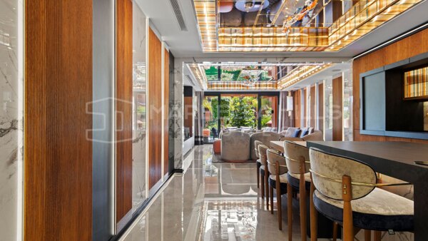 Luxuriöse Erdgeschosswohnung zum Verkauf in Puerto Banús, Marbella