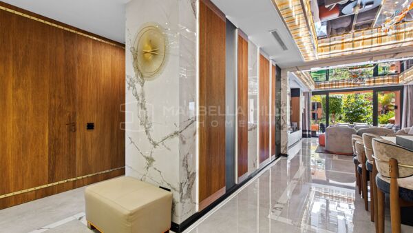 Luxuriöse Erdgeschosswohnung zum Verkauf in Puerto Banús, Marbella
