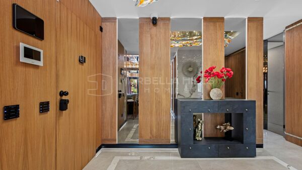 Luxuriöse Erdgeschosswohnung zum Verkauf in Puerto Banús, Marbella