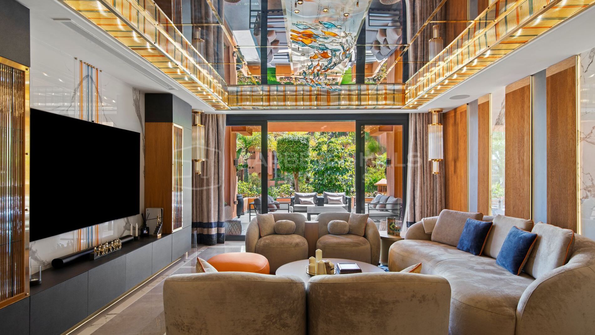 Luxuriöse Erdgeschosswohnung zum Verkauf in Puerto Banús, Marbella
