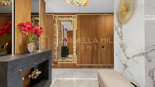 Luxuriöse Erdgeschosswohnung zum Verkauf in Puerto Banús, Marbella