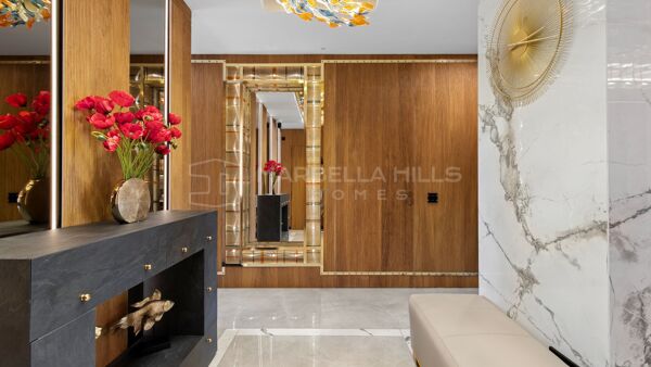 Luxuriöse Erdgeschosswohnung zum Verkauf in Puerto Banús, Marbella