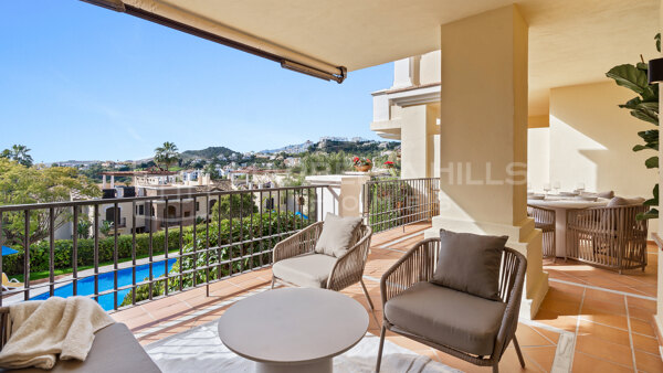 Apartamento de 2 dormitorios totalmente reformado en venta en Benahavís | Los Arqueros Golf