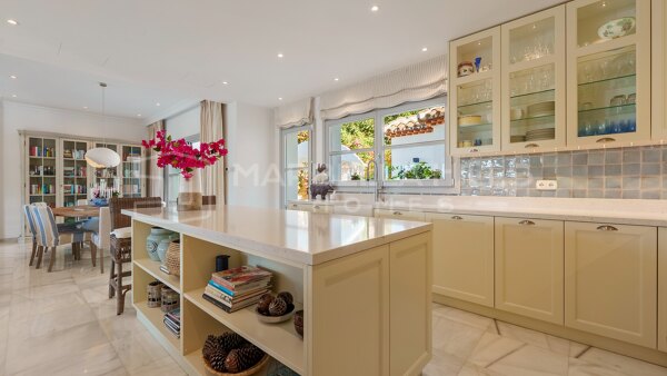 Mediterranean villa for sale in Sierra Blanca, Marbella on the Golden Mile with sea views