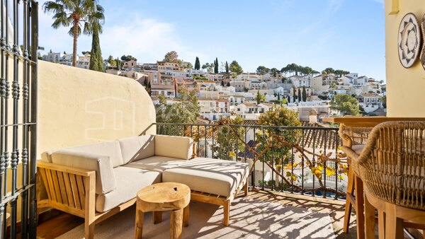 Townhouse for sale in La Heredia, Benahavís with rental license and terrace