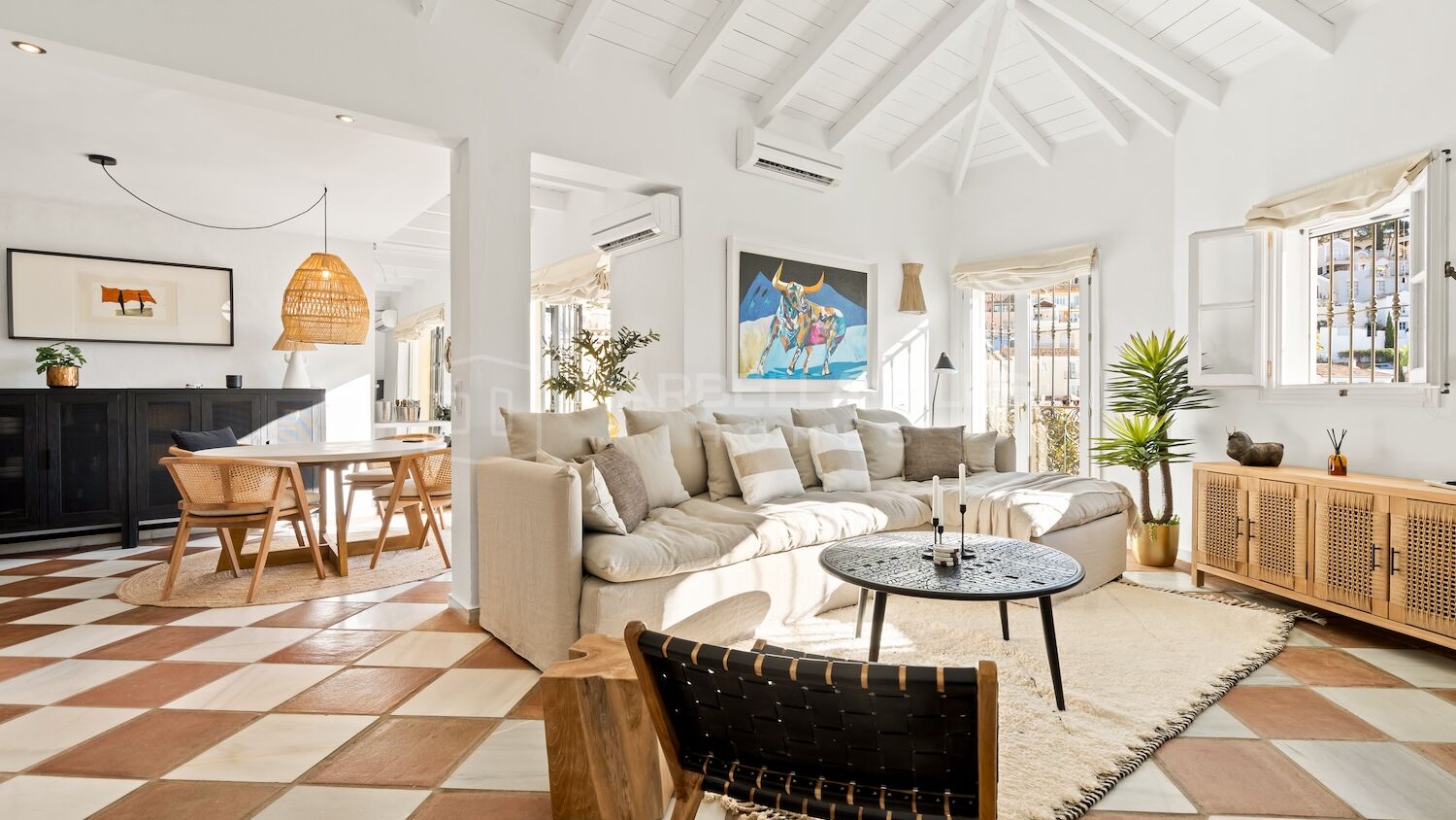 Maison de ville à vendre à La Heredia, Benahavís avec licence touristique et terrasse