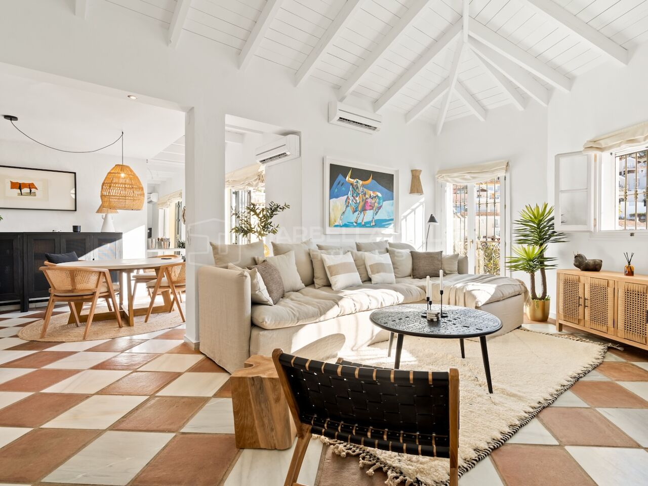 Maison de ville à vendre à La Heredia, Benahavís avec licence touristique et terrasse