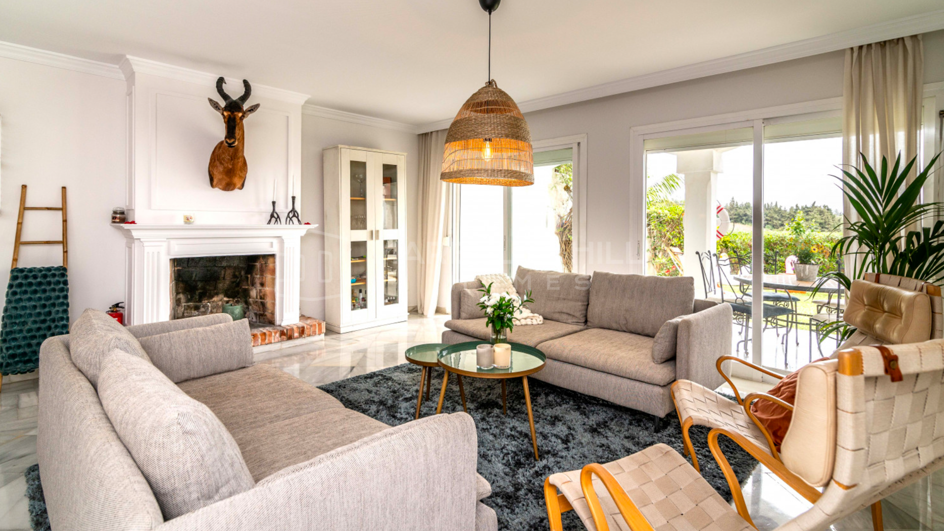 Maison de ville 4 chambres à vendre à Nueva Andalucía | À pied de Puerto Banús | Licence touristique