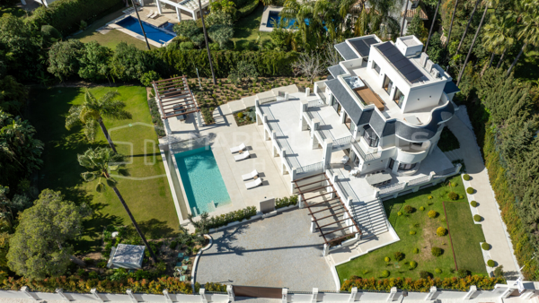 Private Residenz im Golf Valley von Nueva Andalucía – Konzipiert für Privatsphäre
