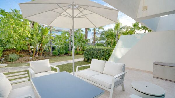 Maison de ville moderne à vendre à La Cala de Mijas résidence sécurisée avec piscine et solarium