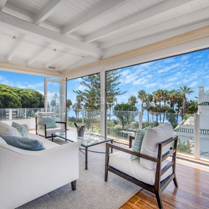 Maison de ville en première ligne de plage à Marbellamar Marbella Golden Mile avec vue mer