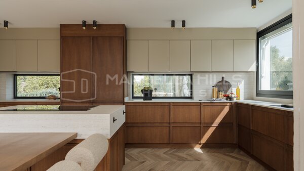 Luxury Villa for Sale in Nueva Andalucía Marbella – Renovated Gated Community Villa