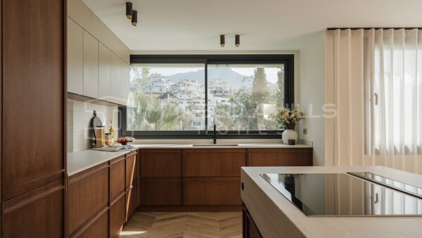 Luxury Villa for Sale in Nueva Andalucía Marbella – Renovated Gated Community Villa