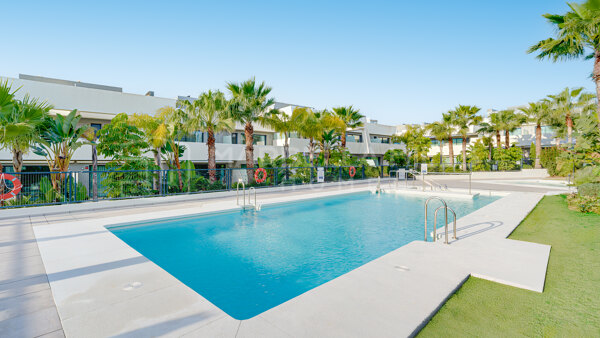 Modernes Reihenhaus in La Cala de Mijas zu verkaufen mit Garten, Solarium und touristischer Lizenz