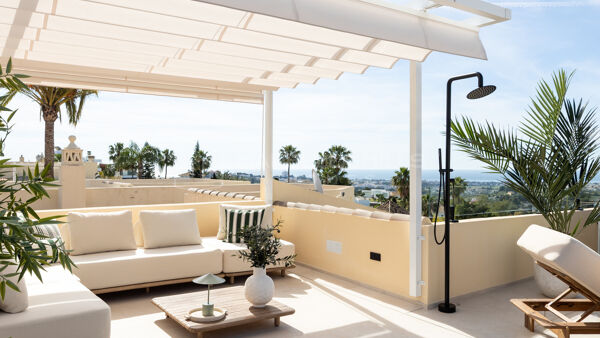 Luxury Townhouse for Sale in La Quinta Benahavís with Sea Views and Rooftop Jacuzzi