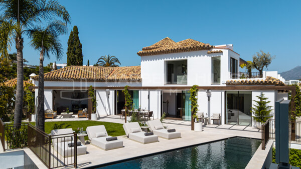 Luxury Villa for Sale in El Herrojo, La Quinta, Benahavís
