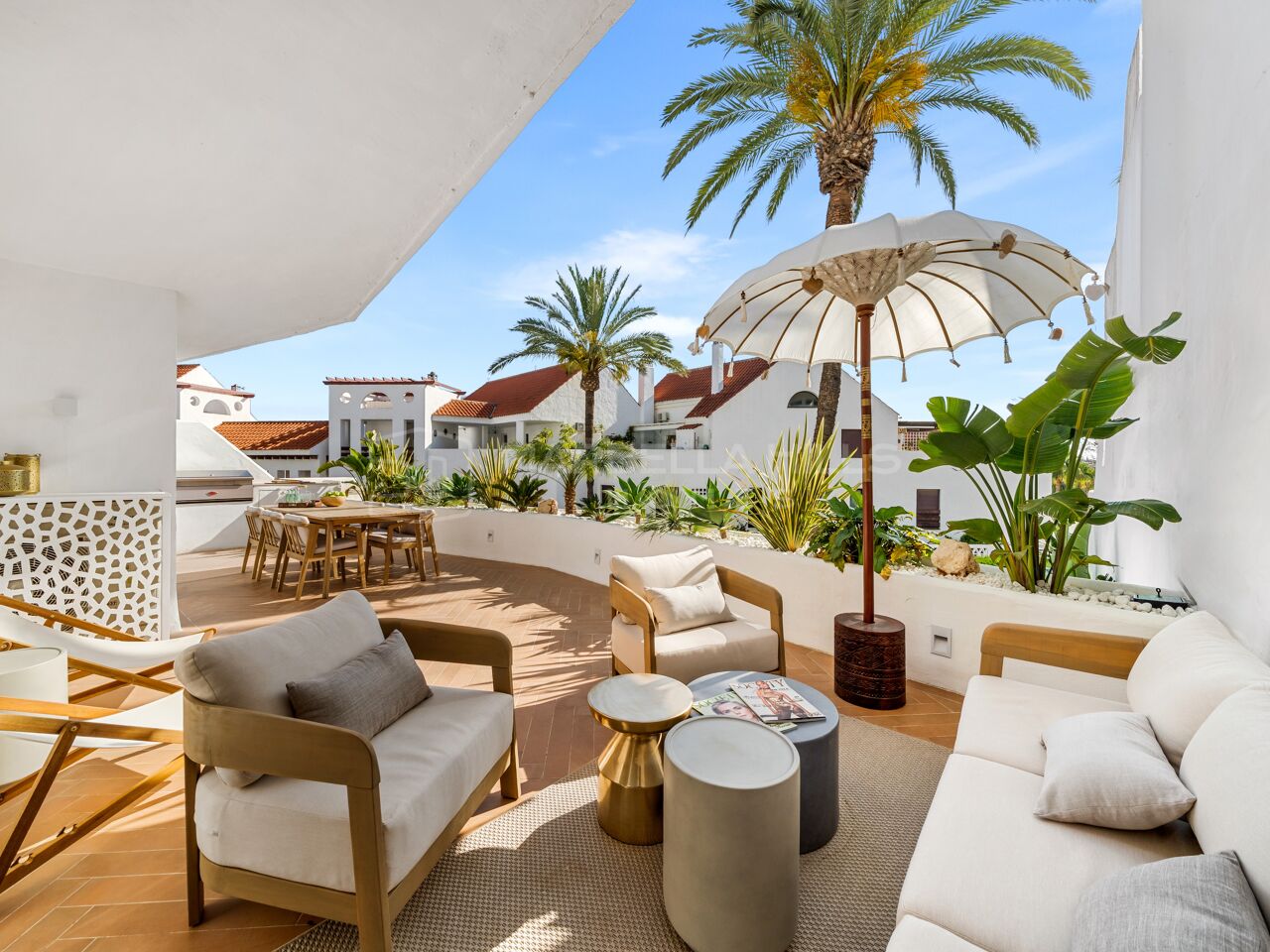 Apartamento de Lujo Reformado de 3 Dormitorios en Venta en Nueva Andalucía Marbella