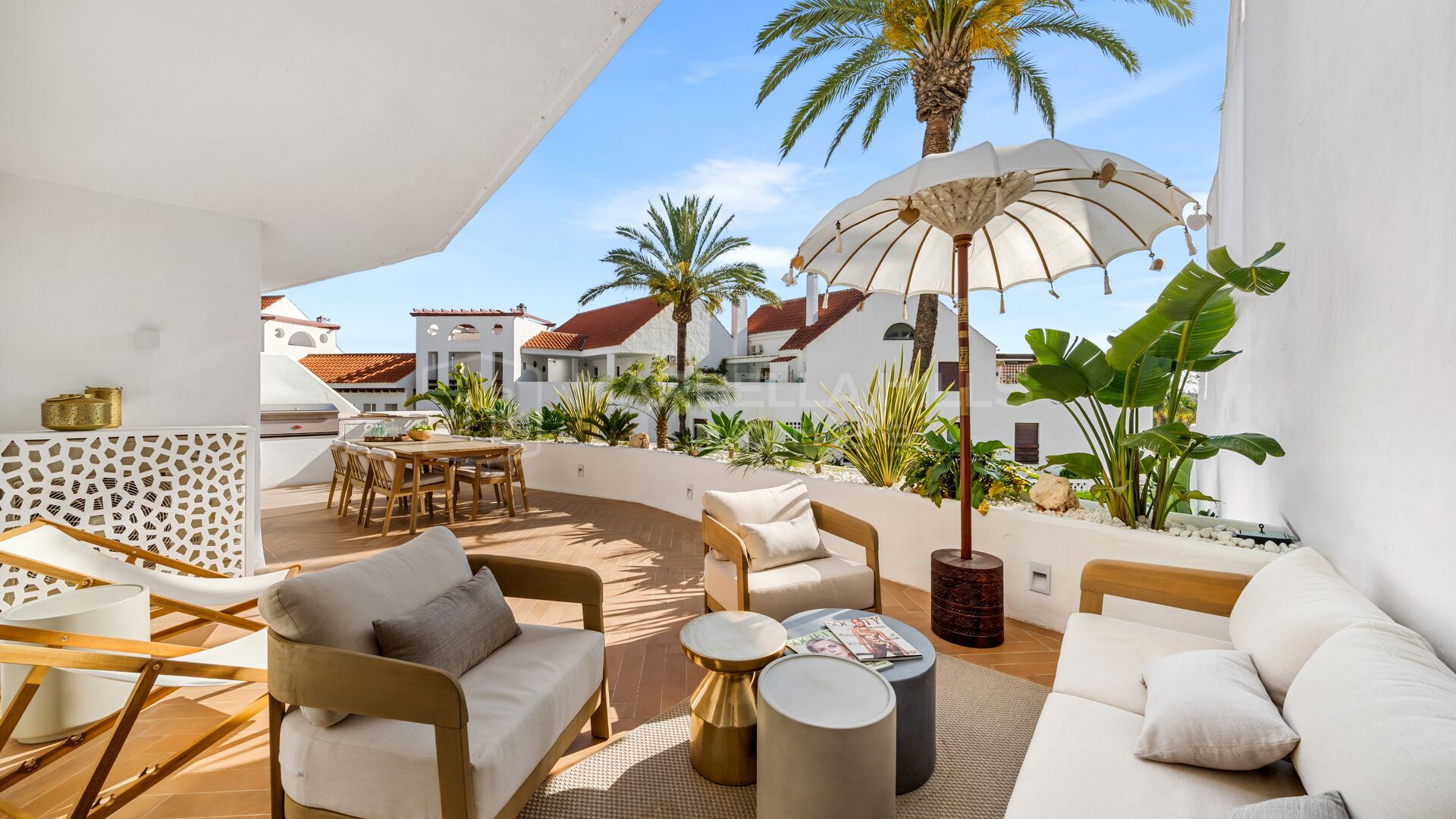 Apartamento de Lujo Reformado de 3 Dormitorios en Venta en Nueva Andalucía Marbella