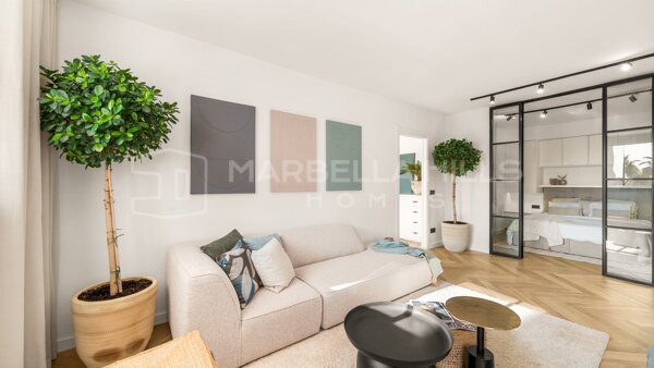 Contemporary Renovated 3-Bedroom Apartment for Sale in Nueva Andalucía Marbella