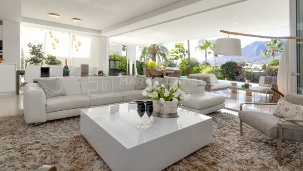 Moderne Villa mit 3 Schlafzimmern in La Finca de Marbella Río Real zu verkaufen