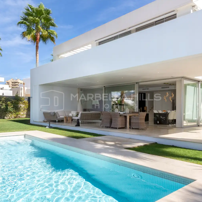 Moderne Villa mit 3 Schlafzimmern in La Finca de Marbella Río Real zu verkaufen