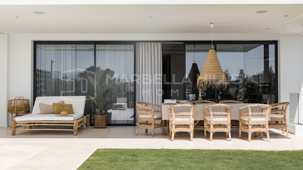 Luxury 6 Bedroom Villa for Sale in Marbella Golden Mile Walking Distance to Puente Romano