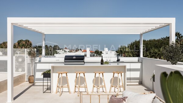 Luxury 6 Bedroom Villa for Sale in Marbella Golden Mile Walking Distance to Puente Romano
