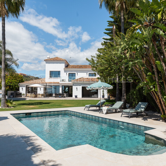 Villa contemporaine 6 chambres à vendre à El Paraíso, Benahavís avec vue mer et piscine